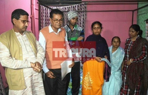 Bhanu visits slain Journalist Sudip Datta Bhaumikâ€™s home with Rs.10 lakh's cheque ! major blow to CPI-M as Journalistâ€™s mother ignores Ministerâ€™s crocodile-tears 